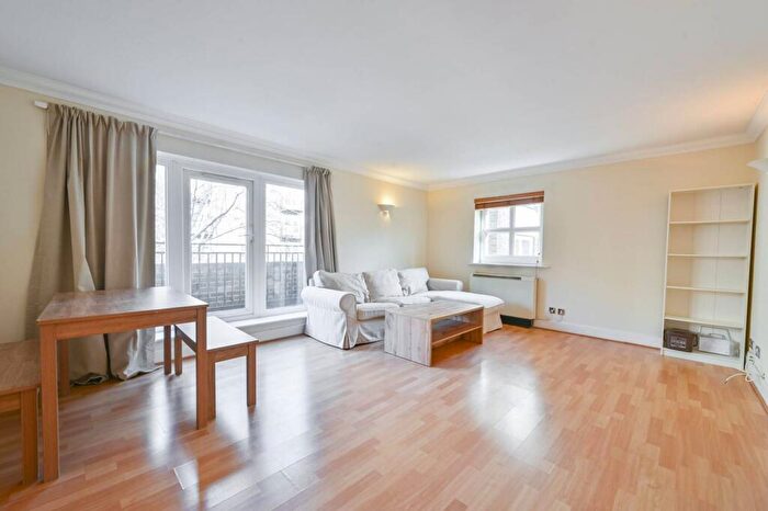 2 Bedroom Flat To Rent In Victoria Court, Islington, London, N1