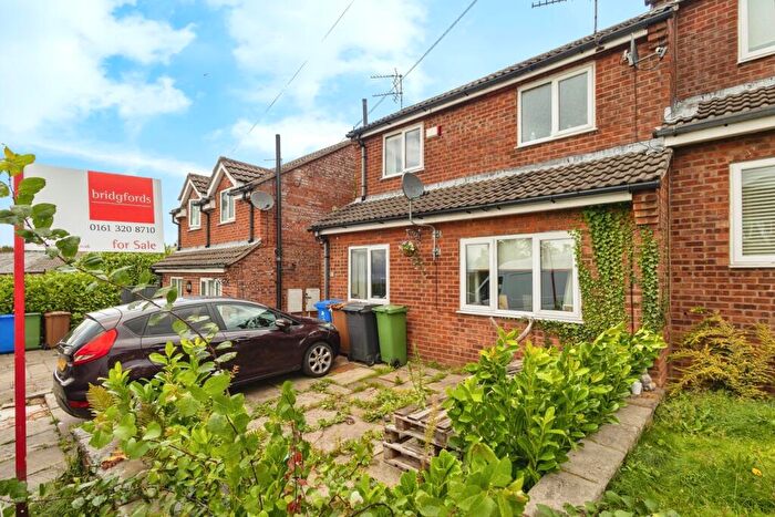 2 Bedroom Mews For Sale In Buckley Close, Hyde, Greater Manchester, SK14