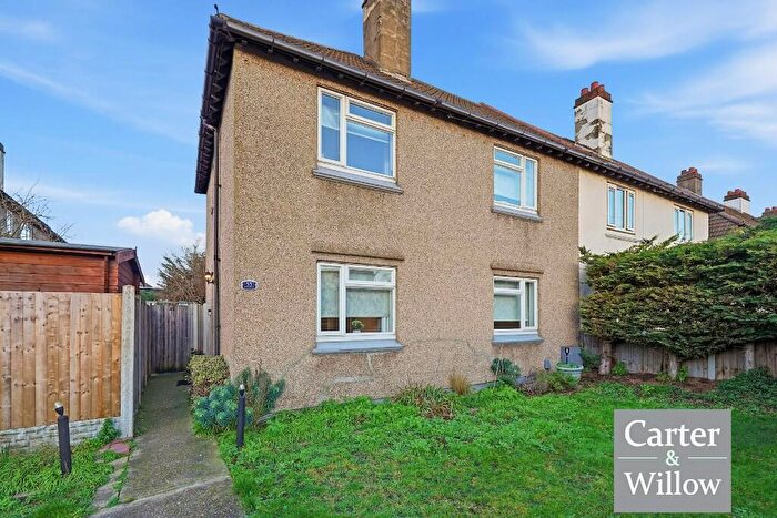 3 Bedroom End Of Terrace House For Sale In New Road, Dagenham, RM10