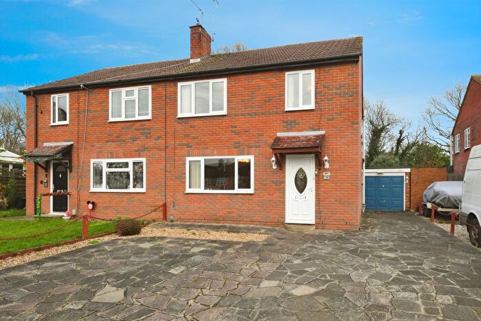 3 Bedroom Semi Detached House For Sale In Foxton Road, Hoddesdon, EN11