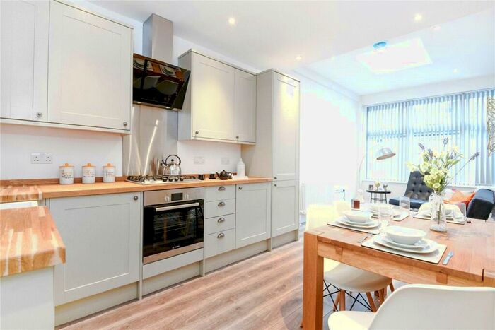 2 Bedroom Flat To Rent In Blackstock Road, Finsbury Park, London, N4