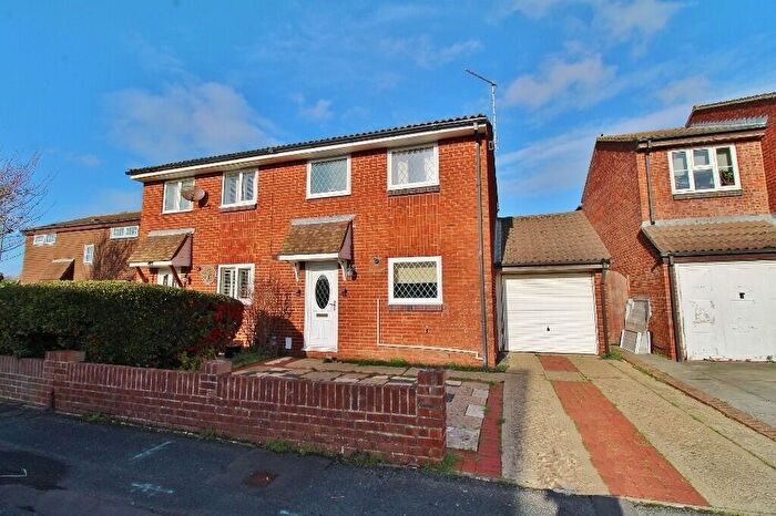 3 Bedroom Semi-Detached House For Sale In East House Avenue, Stubbington, PO14