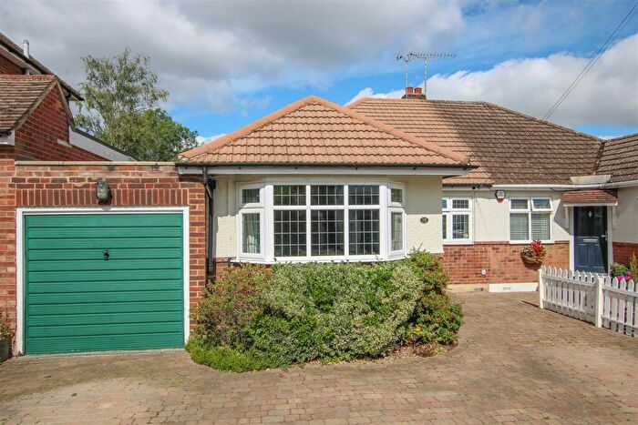 3 Bedroom Semi-Detached Bungalow For Sale In Middle Road, Ingrave, Brentwood, CM13