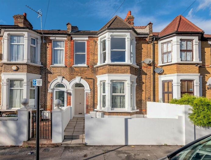 2 Bedroom Flat To Rent In Simonds Road, Leyton, E10