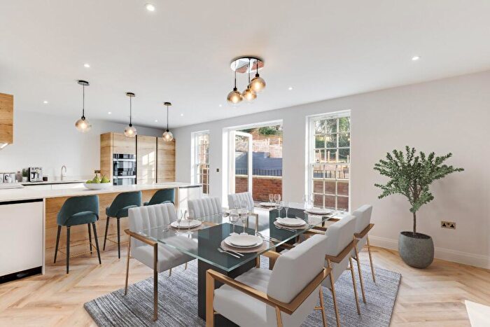 3 Bedroom Apartment To Rent In High Beeches, Hampstead, London, NW3
