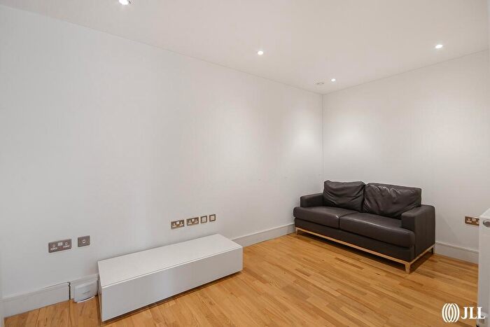 Flat To Rent In Indescon Court, Canary Wharf, E14