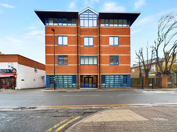 2 Bedroom Flat For Sale In Douglas Road, Hounslow, TW3