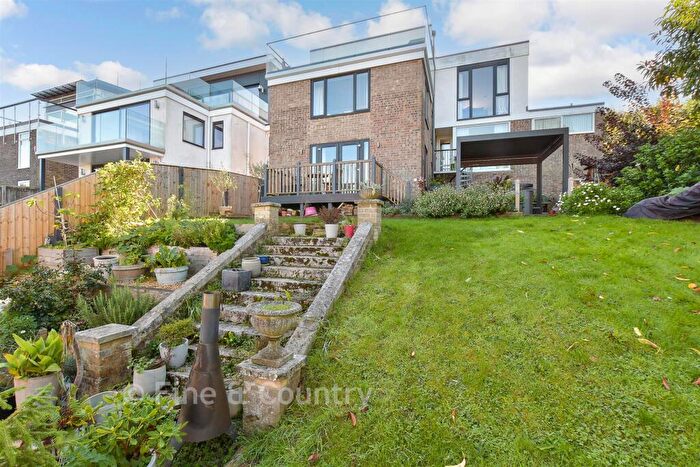 4 Bedroom Detached House For Sale In Nubia Close, Cowes, Isle Of Wight, PO31