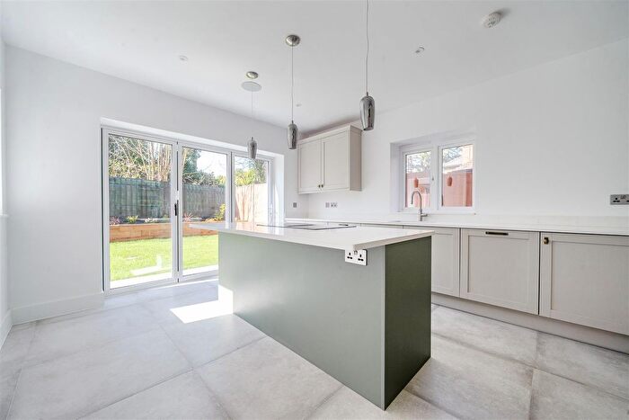 4 Bedroom Detached House For Sale In The Crescent, Maidenhead, SL6