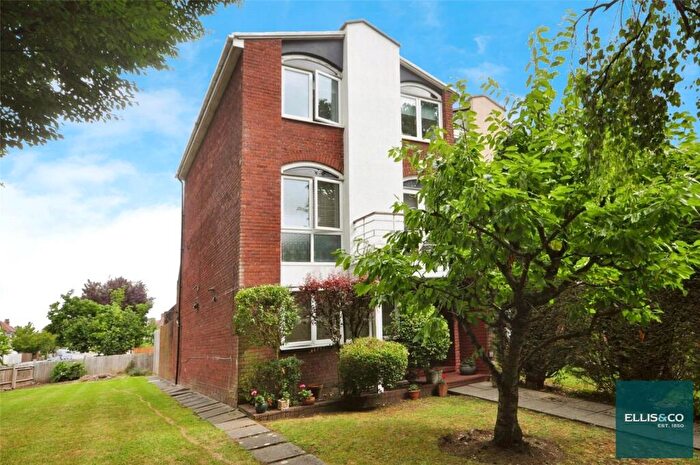 3 Bedroom House For Sale In Waverley Grove, Finchley, N3