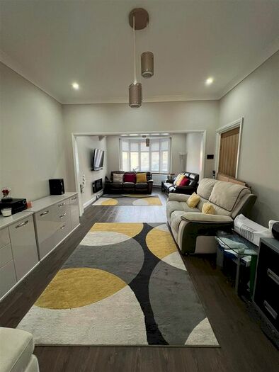 5 Bedroom Property To Rent In South Park Road, Ilford, IG1