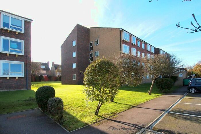 2 Bedroom Flat To Rent In Carisbrooke Court, Station Approach, Sutton SM2