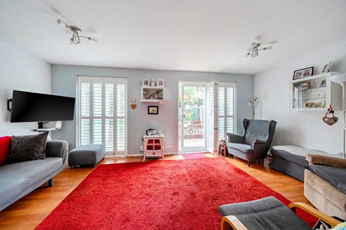3 Bedroom End Of Terrace House For Sale In Whitstable Close, Beckenham, BR3