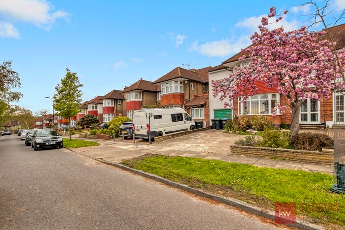 4 Bedroom Semi-Detached House To Rent In Corri Avenue, Palmers Green, London, N14