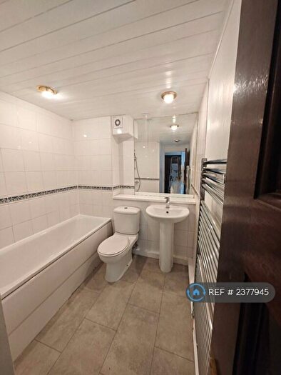 2 Bedroom Flat To Rent In Badminton, Kingston Upon Thames, KT2