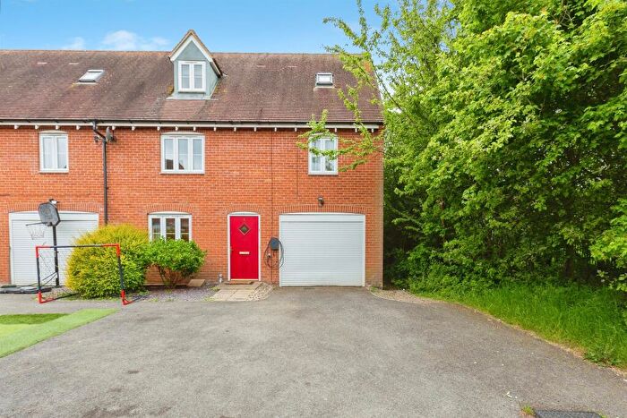 3 Bedroom Semi-Detached House For Sale In Petronel Road, Aylesbury, HP19