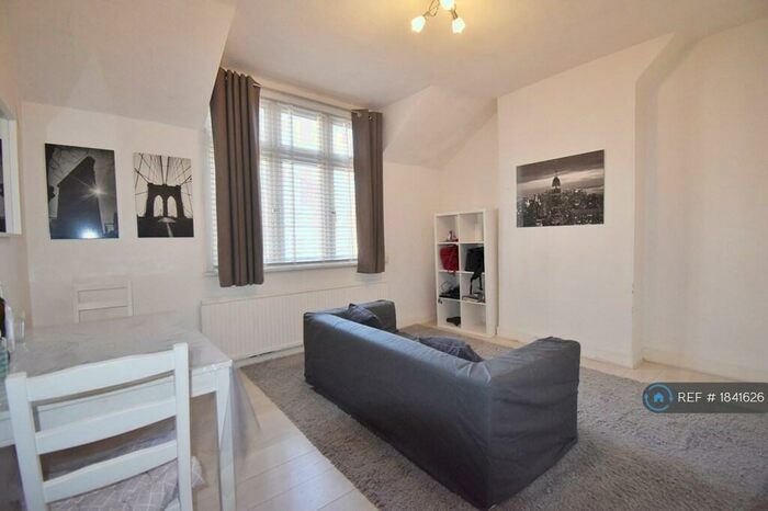 1 Bedroom Flat To Rent In Broad Green Avenue, Croydon, CR0