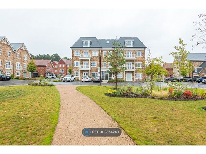 2 Bedroom Flat To Rent In Sundew Avenue, Fleet, GU51