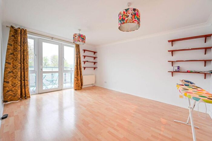2 Bedroom Flat To Rent In Ensign Street, Tower Hill, London, E1
