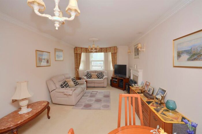 2 Bedroom Flat For Sale In Wilmington Square, Eastbourne, BN21