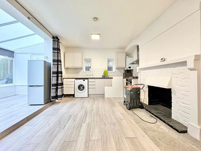 1 Bedroom Flat To Rent In Glossop Road, CR2