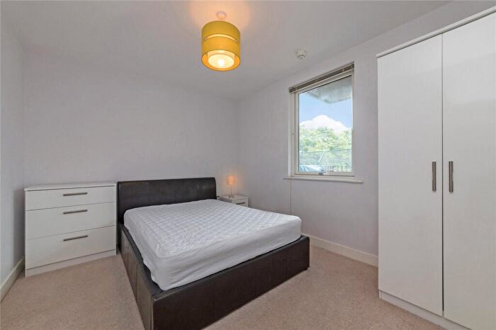 2 Bedroom Flat To Rent In Coombe House, Knapp Road, E3