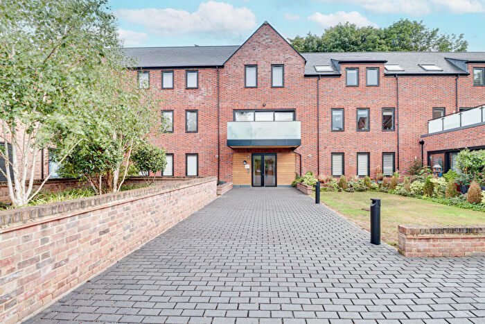 3 Bedroom Apartment For Sale In Gibbs Close, Harpenden, AL5