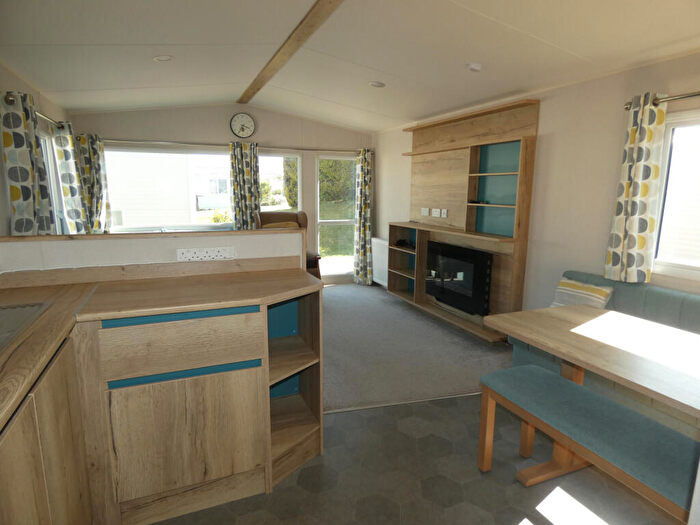 2 Bedroom Park Home For Sale In Moores Lane, CO5