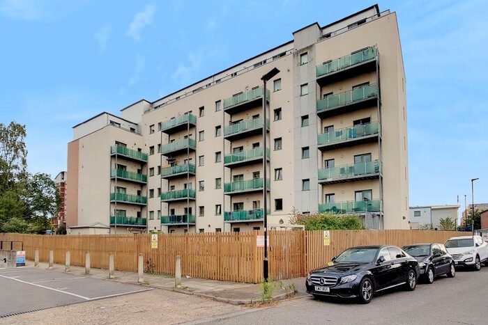 2 Bedroom Flat To Rent In Bellvue Court, Staines Road, Hounslow, TW3