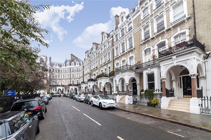 2 Bedroom Flat For Sale In Redcliffe Square, London, SW10