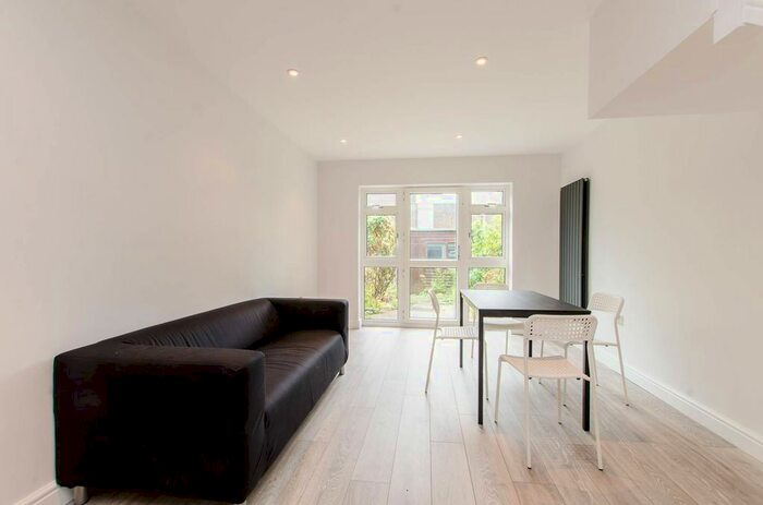 2 Bedroom Property To Rent In Waterside Close, Bermondsey, London, SE16