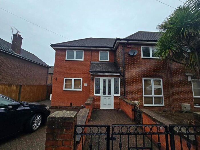 4 Bedroom Flat To Rent In Almond Grove, Brentford, TW8