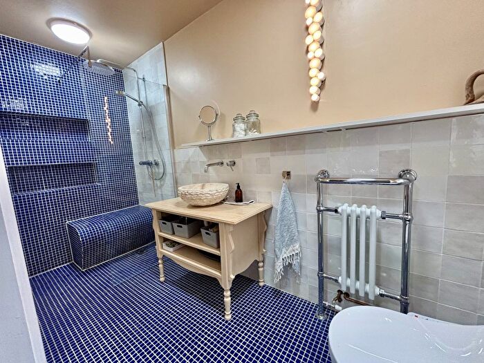 2 Bedroom Detached Bungalow For Sale In Arnewood Gardens, Yeovil, Somerset, BA20