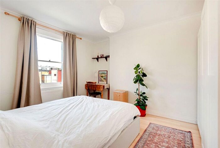 1 Bedroom Flat To Rent In Rostrevor Road, London, SW6