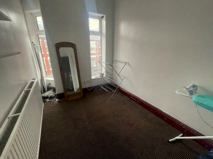 6 Bedroom Private Hall To Rent In Standish Road (), Fallowfield, Manchester, M14