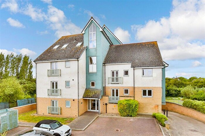 2 Bedroom Flat For Sale In Phalarope Way, St. Mary's Island, Kent, ME4