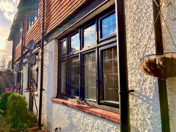 1 Bedroom Flat To Rent In High Street, Nutfield, RH1