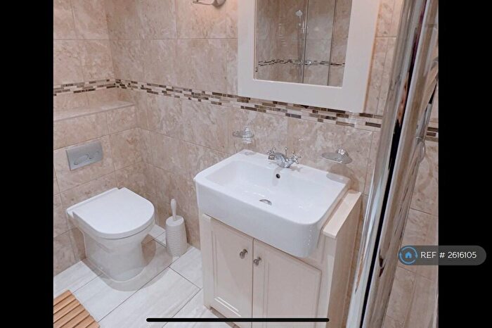 3 Bedroom Flat To Rent In Monkton Court, Bournemouth, BH4