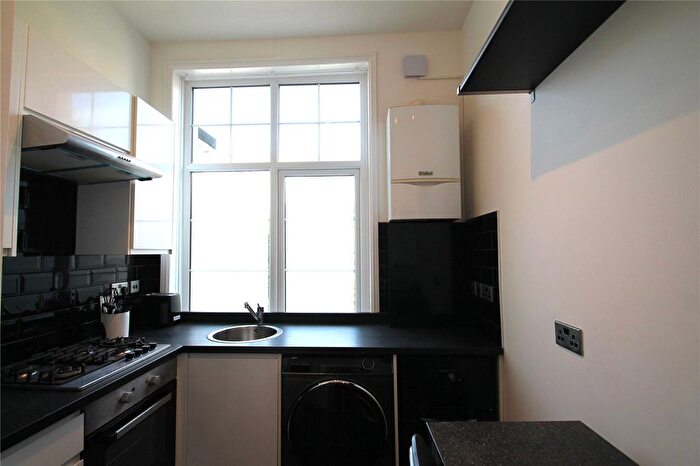 Studio To Rent In Manor Road, Barnet, EN5