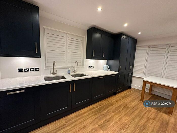 6 Bedroom Semi-Detached House To Rent In Sinclair Grove, London, NW11