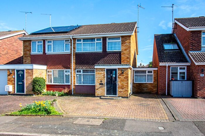 3 Bedroom Semi Detached House For Sale In Oaks Drive, Higham Ferrers, NN10