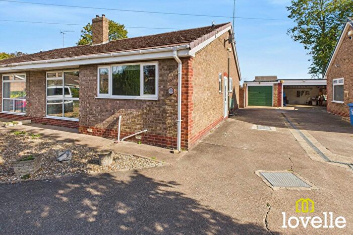 2 Bedroom Bungalow For Sale In Allanson Drive, Cottingham, East Riding Of Yorkshire, HU16