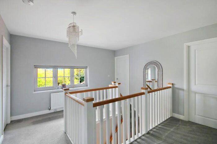 4 Bedroom Detached House For Sale In The Furrows, RH10