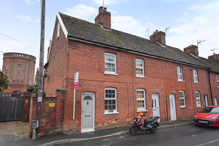 3 Bedroom Semi-Detached House To Rent In Colne Road, CO9