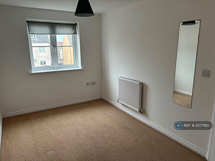 2 Bedroom Flat To Rent In College Way, Bristol, BS34