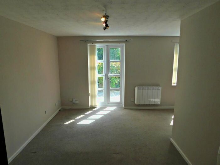 2 Bedroom Flat To Rent In Chathill Close, Whitley Bay, NE25
