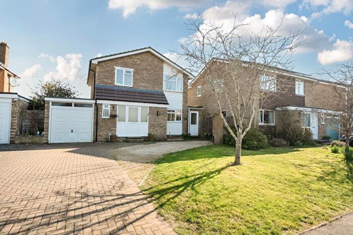 3 Bedroom Detached House For Sale In Plane Tree Way, Woodstock, OX20