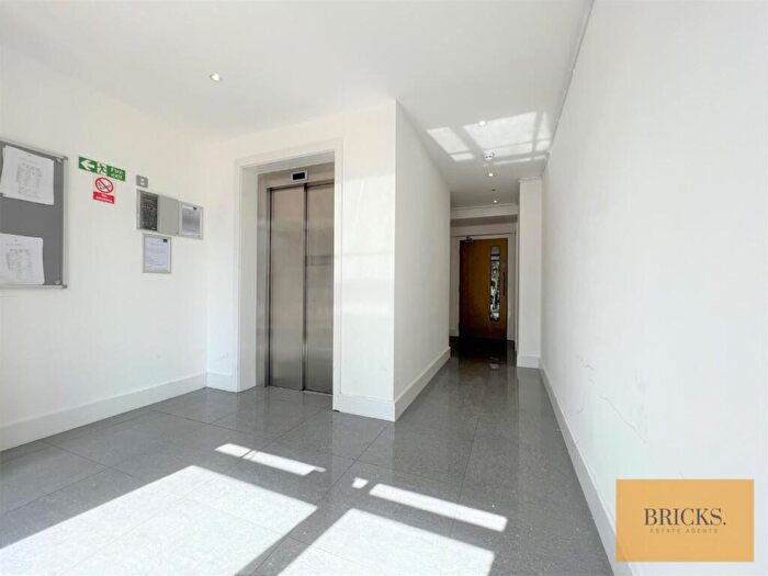 2 Bedroom Apartment To Rent In Flat, Lea Bridge Road, London, E10
