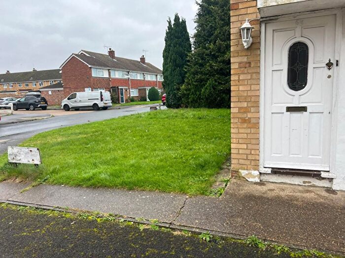 2 Bedroom Maisonette To Rent In Sutton Hall Road, Heston, Hounslow, TW5