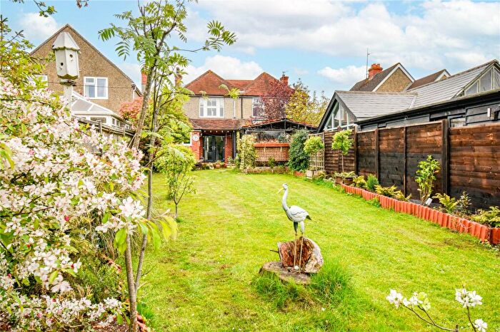 4 Bedroom Detached House For Sale In Bath Road, Thatcham, Berkshire, RG18